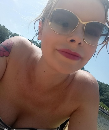 Живу в Москве, городе страсти и возможностей. Мои услуги - настоящая наслада для тебя: массаж, эротический танец, игры ролевые. Гарантирую полное удовлетворение 🌟. Отзывы моих клиентов говорят о великолепном опыте, который я подарю тебе. Посмотри мои фото в профиле, они подтвердят все, что я умею. Со мной ты окунешься в мир наслаждения и избавишься от суеты и стресса. Жду тебя, чтобы сделать нашу встречу незабываемой 👄💋. 11080, 20 лет